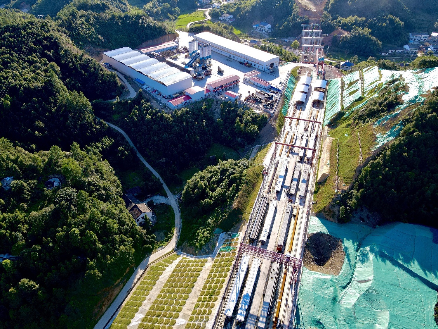 20210406534024.jpg 2平益八標(biāo)制梁場最后一片箱梁.jpg