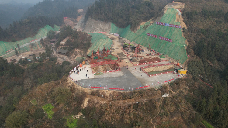 20230113387501.jpg 洞庭溪大橋北塔樁基順利開(kāi)鉆.jpg