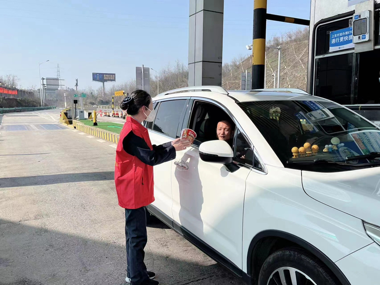 20230308302986.jpg 醴陵東收費(fèi)站收費(fèi)廣場(chǎng)志愿服務(wù)1.jpg